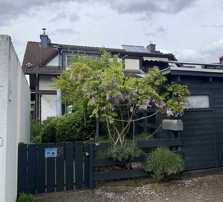 Gemütliche Doppelhaushälfte im Landhausstil mit großem Garten und herrlichem Weitblick ins Grüne