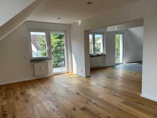 Großzügige und helle Maisonette mit 150 m² Wfl., 2 Stellpl.. in absolut ruhiger Lage + S-Bahn Nähe!