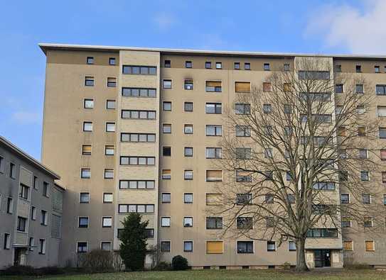 Geschmackvolle 3-Zimmer-Wohnung, 3. OG links, mit Balkon und EBK in Offenbach am Main