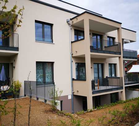 Neuwertige 2 Zimmer Wohnung im Bertreuten Wohnen „Hofgarten“ mit großem Balkon