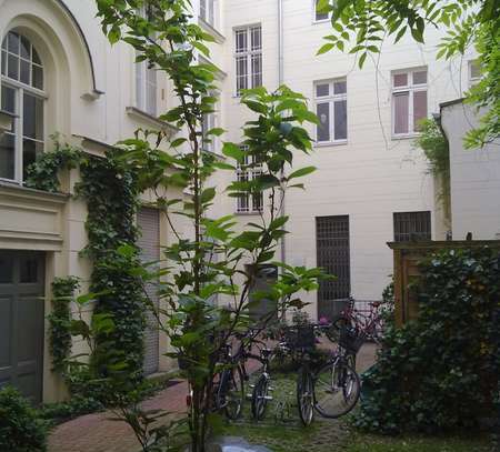 Helle, wunderschöne , möblierte 2 Zimmer-Maisonettenwohnung am Elisabethkirchplatz