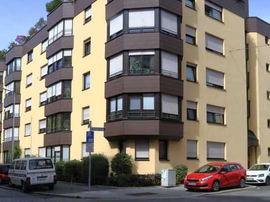 Freundliche und gepflegte 3-Zimmer-Wohnung mit Balkon und Einbauküche in Nürnberg