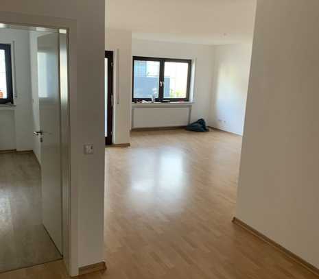 3-Zimmer-Wohnung mit Balkon, EBK und Stellplatz in Obertshausen/Hausen in 6 FH nähe Feld