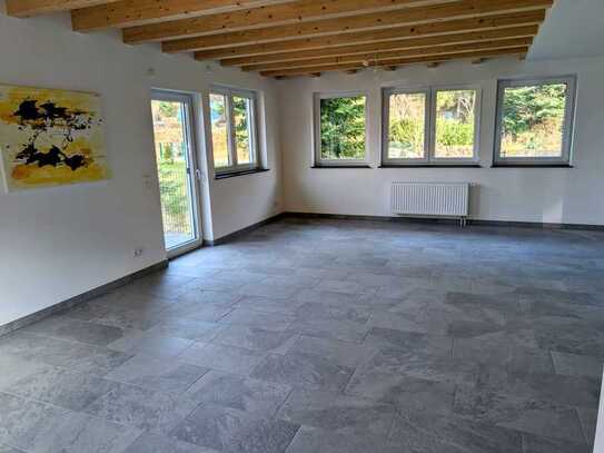Wunderschöne 3-Raum-EG-Wohnung komplett saniert mit Terrasse und Garten
