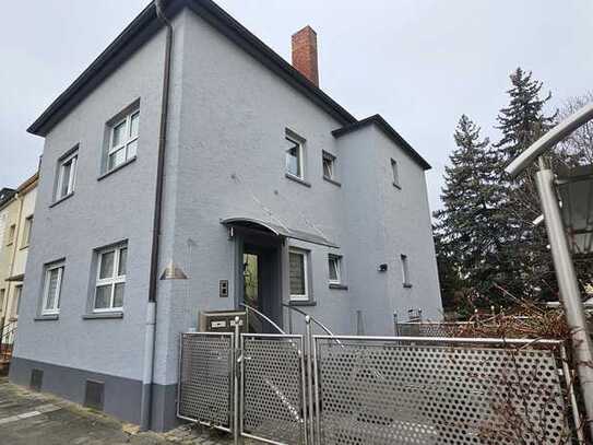 LU-Friesenheim: Reihenend-/Zweifamilienhaus 7 Zimmer, 3 Bäder, Garten und 2 Terrassen