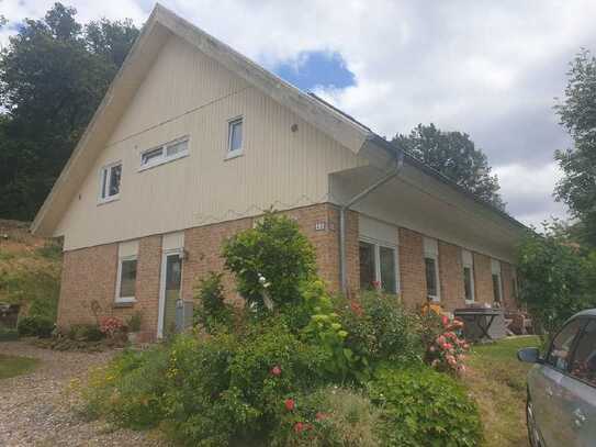 EEK A+ / Modernes Zweifamilienhaus mit sonniger Terrasse und schönem Garten