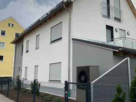 Erstklassiges Zuhause in Top-Lage: Wie-neue 2-Zimmer-Wohnung KFW55 Standard mit Terrasse,Garten& EBK