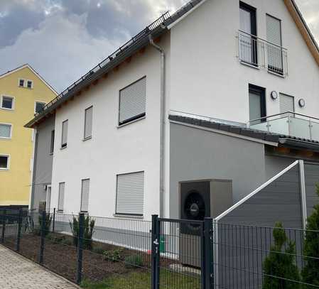 Erstklassiges Zuhause in Top-Lage: Wie-neue 2-Zimmer-Wohnung KFW55 Standard mit Terrasse,Garten& EBK