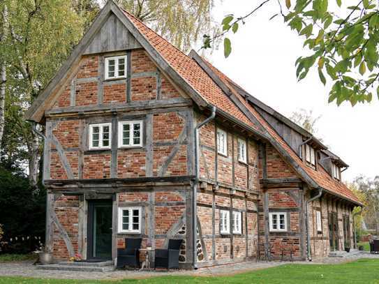 Geräumiges 6,5-Zimmer-Einfamilienhaus mit luxuriöser Innenausstattung in Hannover Isernhagen-Süd