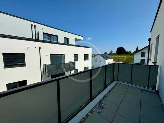 Bezugsfertiger Neubau - Balkon mit Sicht auf die Altstadt und das Schloss