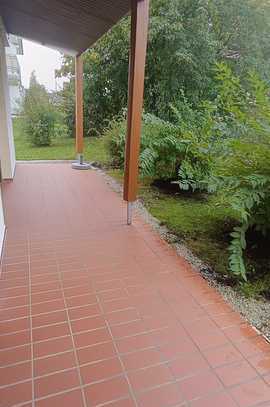 Lichtdurchflutete Erdgeschosswohnung mit großzügiger Terrasse - sehr ruhiges Umfeld