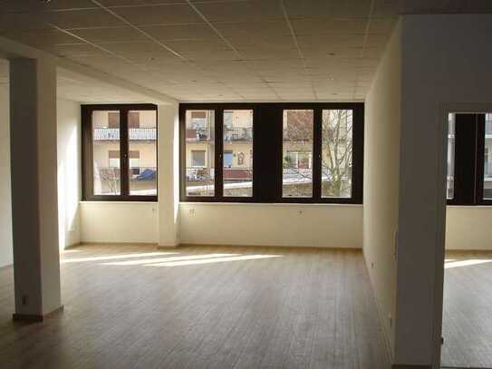 GROßZÜGIGE LOFT-WOHNUNG IN ZENTRALER INNENSTADTLAGE!