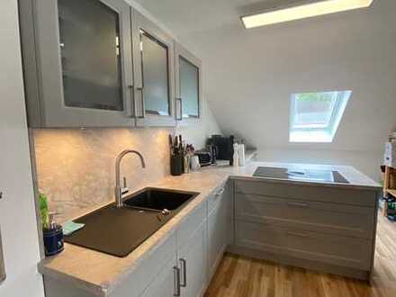 Komplett sanierte 2,5 Zimmer Dachgeschoss-Wohnung mit Dachterrasse