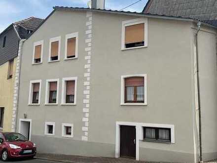 Großzügiges Mehrfamilienhaus mit 4 Wohneinheiten in Beckingen-Düppenweiler zu verkaufen