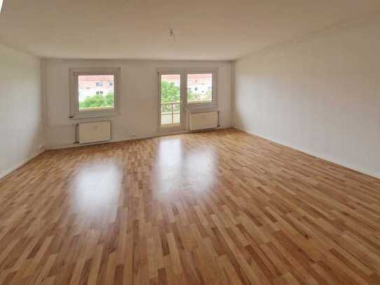 **EINZUGSGUTSCHEIN 500 EUR**geräumige 2-Zimmer-Wohnung // Tageslichtbad mit Dusche+Wanne //Balkon