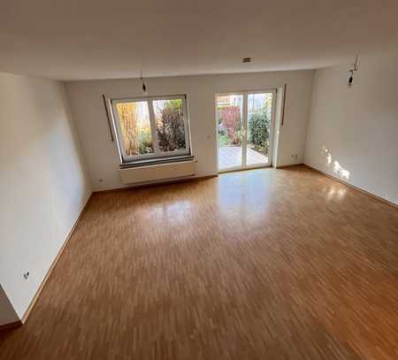 EG-Wohnung, 2,5 Zimmer mit Südterrasse und eig. Garten in Altdorf(Pfettrach) bei Landshut