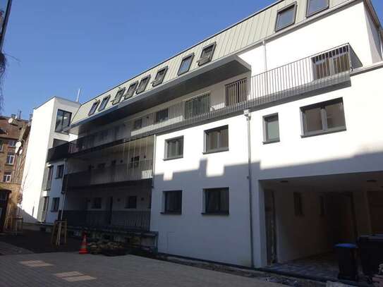 Neuwertige 3 Zimmer Wohnung (2.OG) mit Loggia, Südterrasse und Tiefgaragenstellplatz