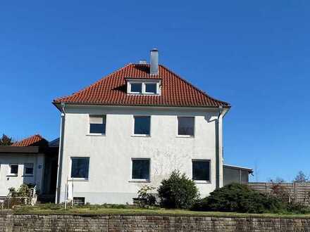 Wohnen und Arbeiten unter einem Dach: 2- FH mit Praxis in Voerde!