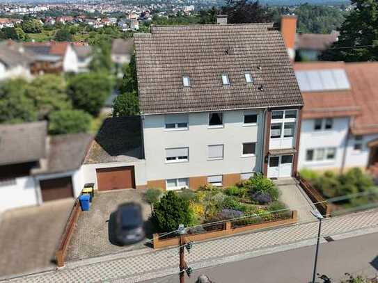 +++ In hervorragender Lage: 3-Familienhaus mit Garten, Terrasse, Balkon, Garage, Stellplatz – komple