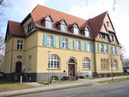 Arbeiten (Büro/Praxis) im Repräsentativen Baudenkmal direkt am Dallgower Bahnhof