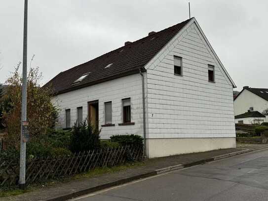 Gelegenheit für Handwerker und Investoren! Sanierungsbedürftiges Einfamilienhaus in Bruchmühlbach