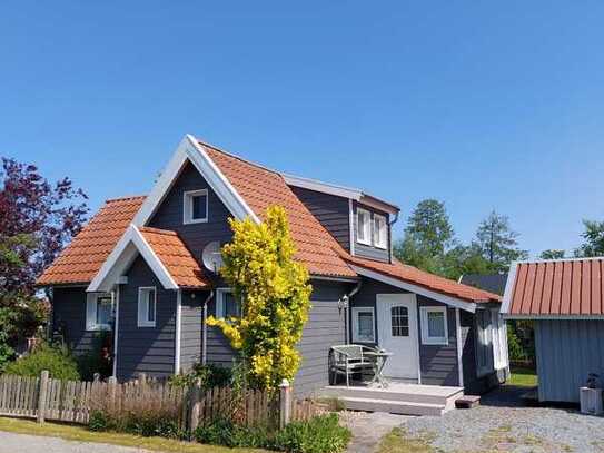 Traumhaftes Ferienhaus auf einem Doppelgrundstück am Uphuser Meer mit Wasserzugang zum Uphuser Meer