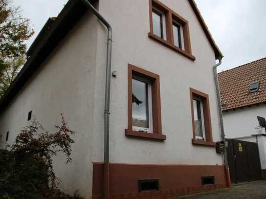 Charmantes, freistehendes Haus mit großzügigem Balkon – Ihr neues Zuhause zum Wohlfühlen