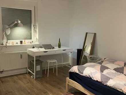 Teilmöbliert, renoviert, zentral, Balkon ins Grüne - Einzimmerwohnung mit tollem Gesamtpaket