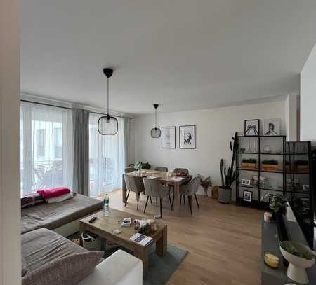 Zentrale Lage: 3-Zimmer-Wohnung mit gehobener Innenausstattung mit Balkon und EBK in Augsburg