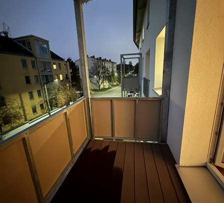 Schöne helle 4-Zimmer-Wohnung mit EBK in Regensburg mit Balkon