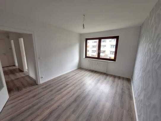 Schöne 3 Zimmer Wohnung mit Balkon ruhig gelegen