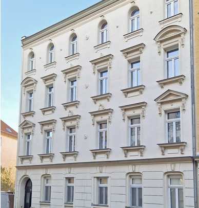 5-Zimmerwohnung mit Balkon in ruhiger Seitenstraße