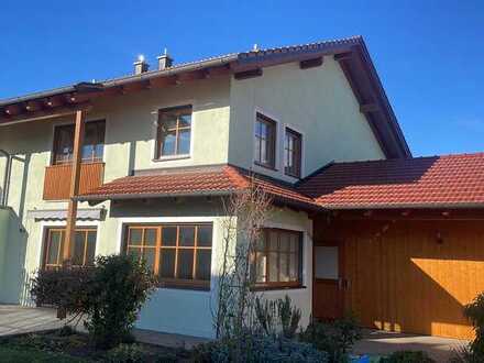... AIGNER - ländlich geprägte DHH mit Charme und Doppelgarage in ruhiger Lage ...