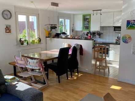 Lichtdurchflutete 4 Zimmer Maisonette-Wohnung in zentraler Lage
