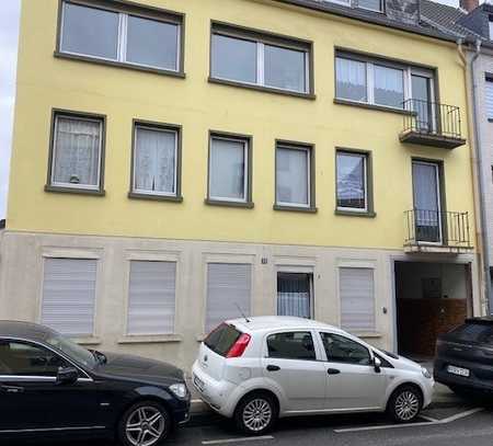 Provionsfreies Mehrfamilienhaus mit Halle