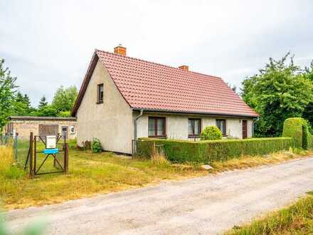 Solides Einfamilienhaus mit Nebengelass und großem Grundstück zum Schnäppchenpreis