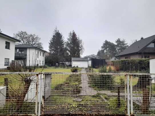 Ruhiges Grundstück in schöner Lage, Nahe den Kaulsdorfer Seen und Schmetterlingswiesen.