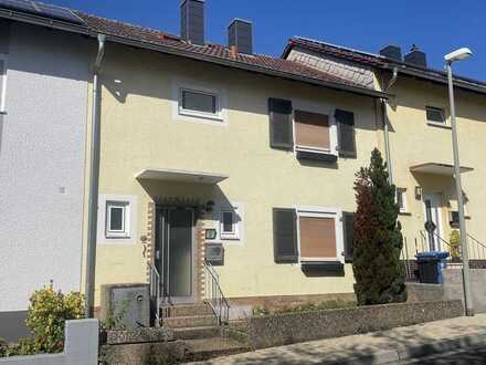 REIHENMITTELHAUS MIT CA. 137 M² WOHN-/NUTZFLÄCHE IN ZENTRALER ORTSLAGE!