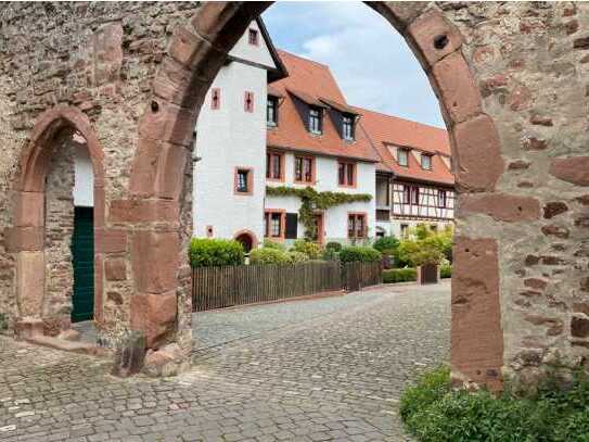 4-Zimmer Maisonette-Wohnung (Vermietet!), 3-Zimmer, 2x1-Zimmer Wohnung im historischen Jesuitenhof