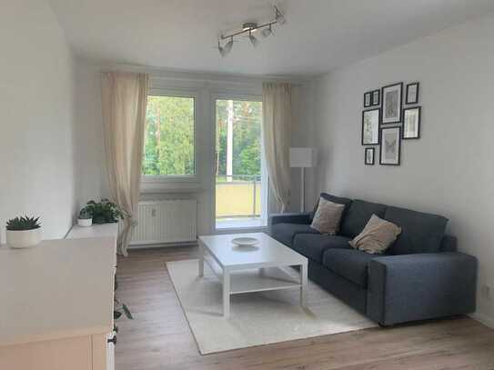 Schöne 3 Zimmer Wohnung mit Balkon im grünen