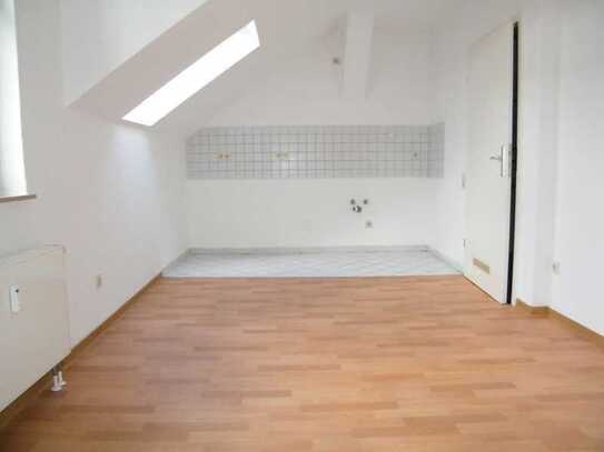 Toller Ausblick; Gemütliche 2 Raumwohnung mit EBK & Fahrstuhl!!!
