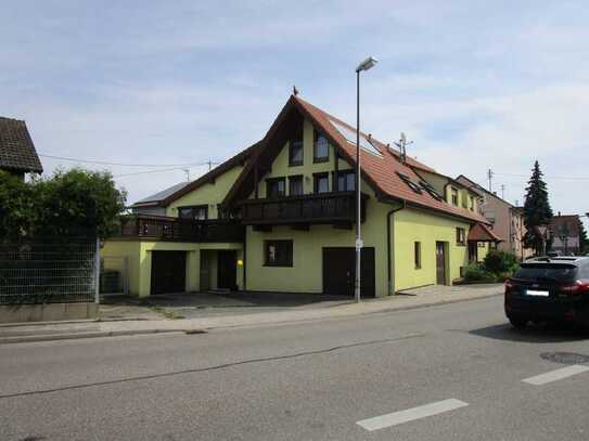 Wiernsheim-Pinache, stattliches, gepflegtes 3-Fam.-Haus, Balkon, Dachterrasse, 3 Garagen, G.ärtchen