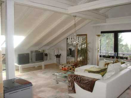 Helle, großzügig, offene, naturnahe, Dachgeschoss-Maisonett-Wohnung in Zandt zu Vermieten