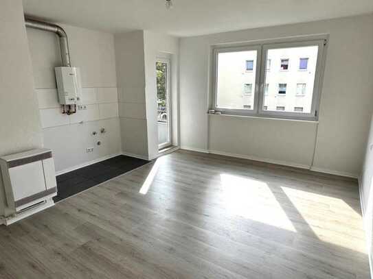 * Einfaches Wohnviertel - Schöne 2 ZW mit Balkon - Gasofen + Infrarot - für max. 2 Personen *