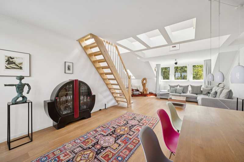 Exklusiv wohnen über den Dächern Hamburgs – Lichtdurchflutete Dachgeschosswohnung mit Galerie und...