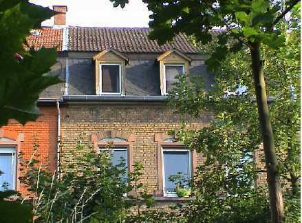 3 Familienhaus im Ortskern! Sichere Einnahmequelle am Hans-Dörr-Park