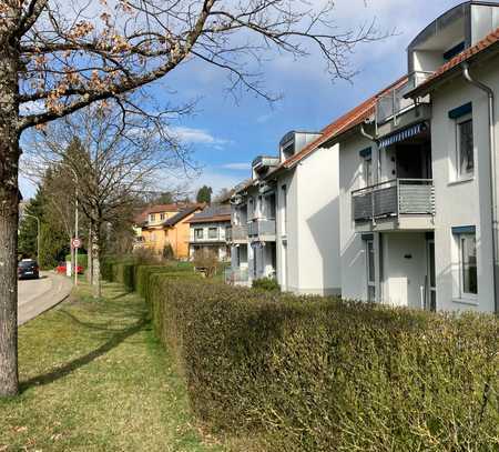 Gepflegte 2-Zimmer-Dachgeschosswohnung mit Balkon und EBK in Lörrach