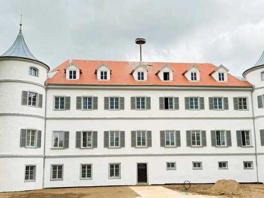 Wunderschöne 3-Zimmer-Dachgeschosswohnung im kernsanierten Schloss