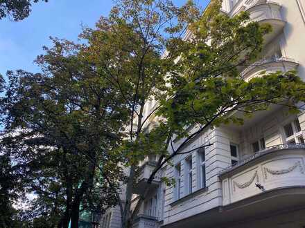BLICK KURFÜRSTENDAMM - ALLES NEU - HOCHWERTIG SANIERT - REPRÄSENTATIVER JUGENDSTILALTBAU