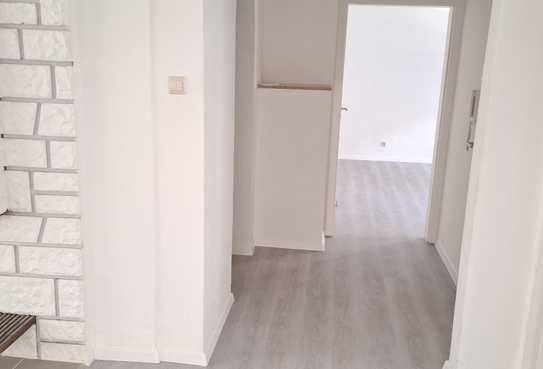Helle großzügig aufgeteilte 3,5 Zi. EG Wohnung mit großer Außennutzfläche in LB-Ossweil